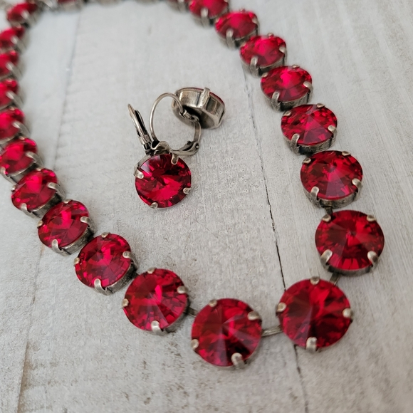 Austrian Crystal Earrings in Antique Silver Plate - Picture 7 of 8